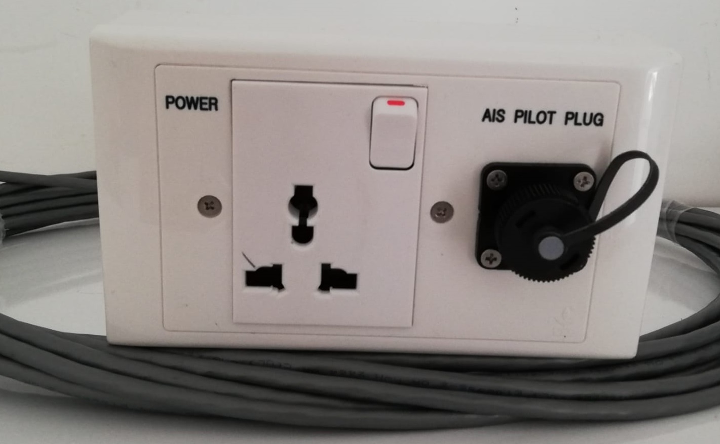 AIS PILOT PLUG