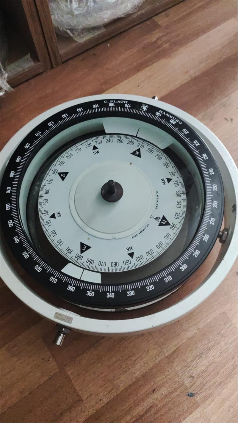 C-PLATH 2060 MAGNETIC COMPASS